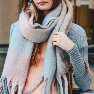 🌺🌺HOST PICK🌺🌺Oversized Light Blue Pink scarf